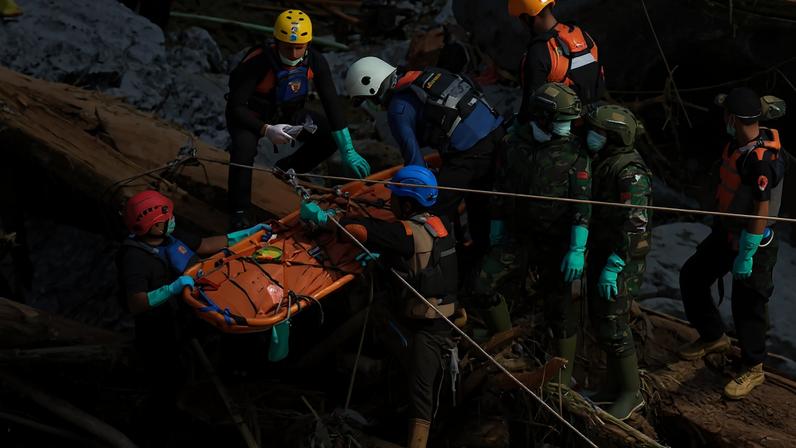 Mais de mil mortos por inundações e deslizamentos no Sudeste Asiático