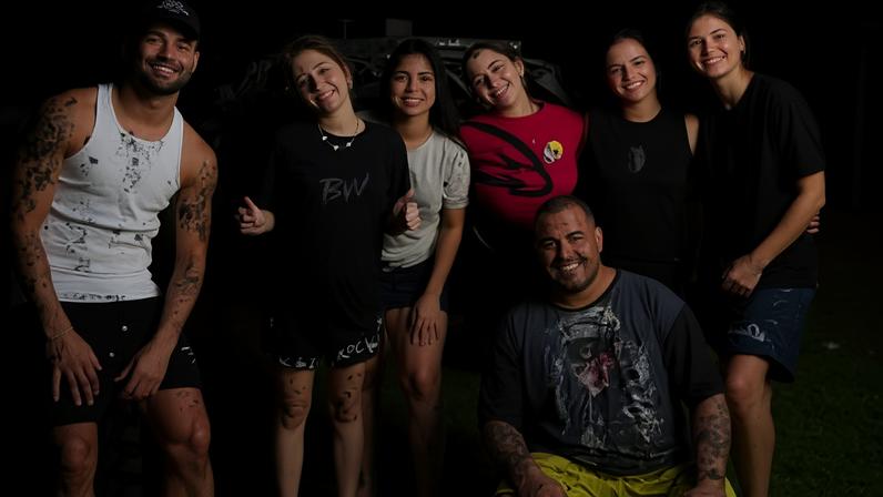 Férias dos jogadores do Internacional - Thiago Maia com a família e amigos (Foto: Instagram)