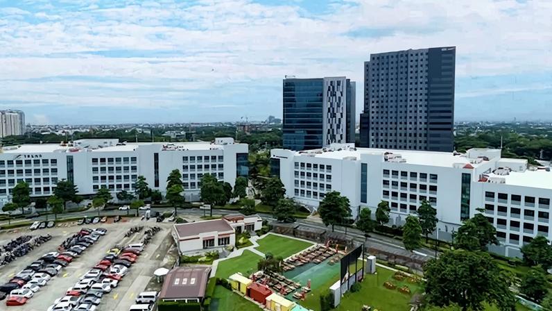 Edifícios de escritórios construídos pela Megaworld em Bonifacio Global City, perto do distrito comercial central de Makati