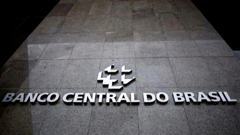 Para o PIB, as estimativas de crescimento permaneceram em 2,25% e 1,80% respectivamente neste ano e no próximo, segundo o Boletim Focus