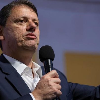 Tarcísio declara lealdade a Bolsonaro e que Flávio pode contar com ele