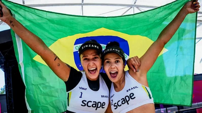 Thâmela e Vic nas semis do Mundial de Vôlei de Praia 2025 (Foto: Volleyball Word)