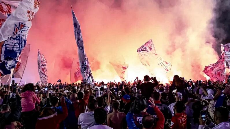 Torcida Paraná Clube gramado Vila Capanema