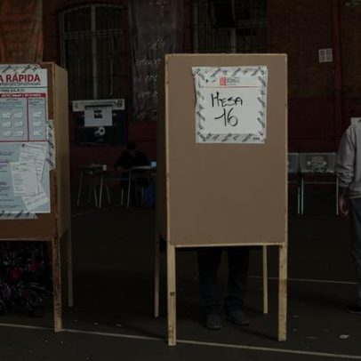Eleições presidenciais do Chile 2025: mesas abrem e inicia a votação