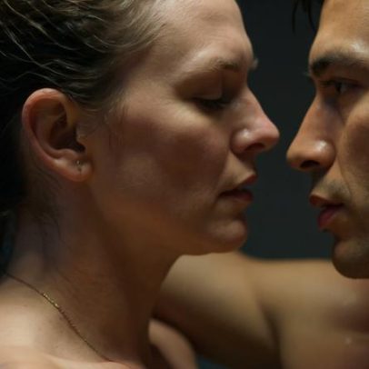 Público busca romance gay no hóquei enquanto rivalidade leva episódio a recorde
