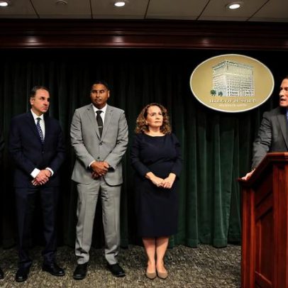 Promotoria acusa Nick Reiner de dois cargos de assassinato por matar os pais