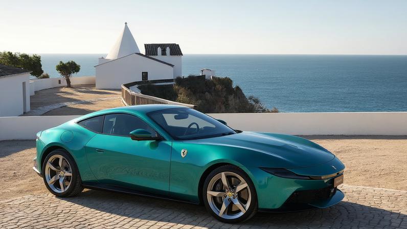 Ferrari lança Amalfi movido a combustão, desafia avanço dos elétricos
