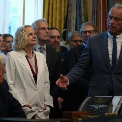 Trump assina decreto para retirar maconha da lista de drogas perigosas