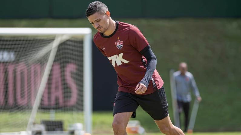 Erick treina com a camisa do Vitória (Foto: Victor Ferreira / EC Vitória)