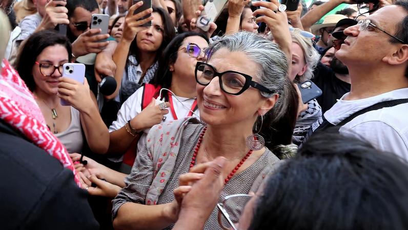 Francesca Albanese, en un acto público de apoyo a la flotilla humanitaria de ayuda a Gaza celebrada en Túnez, donde reside, el pasado mes de septiembre.