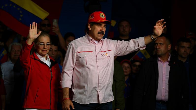 UE amplia pressão sobre Venezuela ao prorrogar sanções contra o círculo de Maduro