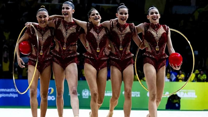 Conjunto do Brasil durante apresentação no Mundial de Ginástica Rítmica (Foto: MeloGym/CBG)