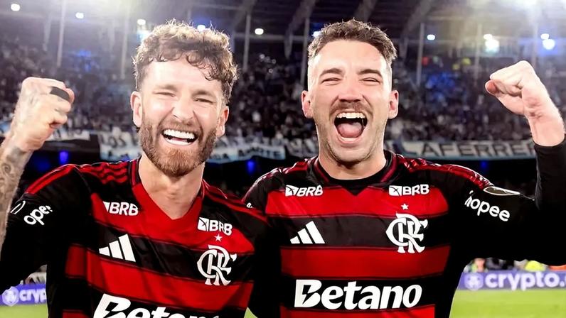 Léo Pereira e Léo Ortiz comemoram classificação do Flamengo (Foto: Reprodução/Flamengo)
