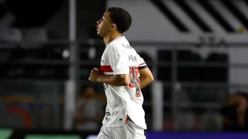 Pedro Ferreira estreou contra o Internacional (Foto: Divulgação/ São Paulo)