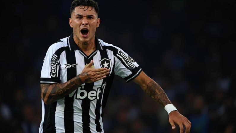 Mateo Ponte marca gol pelo Botafogo e faz balanço de 2025 com aprendizado