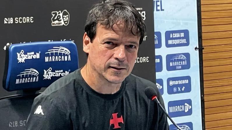 Fernando Diniz, técnico do Vasco, em entrevista coletiva (Foto: Pedro Cobalea/Lance!)