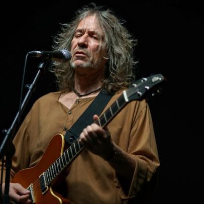 Morre Robe Iniesta, líder da banda Extremoduro, aos 63 anos