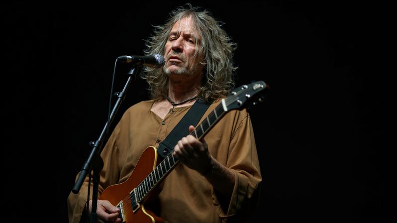 Morre Robe Iniesta, líder da banda Extremoduro, aos 63 anos