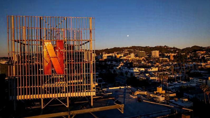 Como a Netflix superou a Paramount e a Comcast na compra da Warner por US$ 72 bilhões |O acordo de US$ 72 bilhões anunciado na sexta-feira (5) deverá provocar uma mudança sísmica no setor de entretenimento. (Foto: Ethan Swope/Bloomberg)(Bloomberg/Ethan Swope)