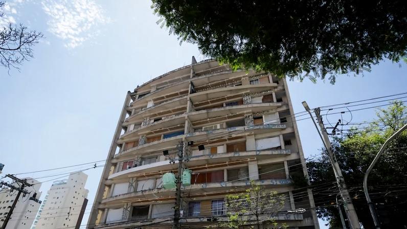 Prédio na Rua Apiacás, em Perdizes, ficou inacabado pela construtora