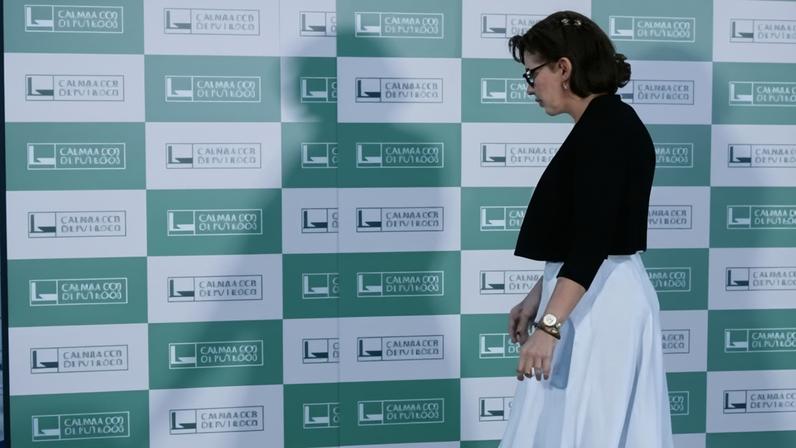 CCJ aprova cassação do mandato de Carla Zambelli; plenário decidirá