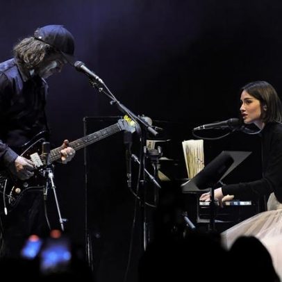 Abrams, Bon Iver e Dessner lançam single por vítimas de violência armada