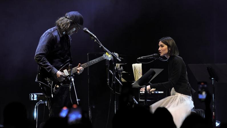 Abrams, Bon Iver e Dessner lançam single por vítimas de violência armada