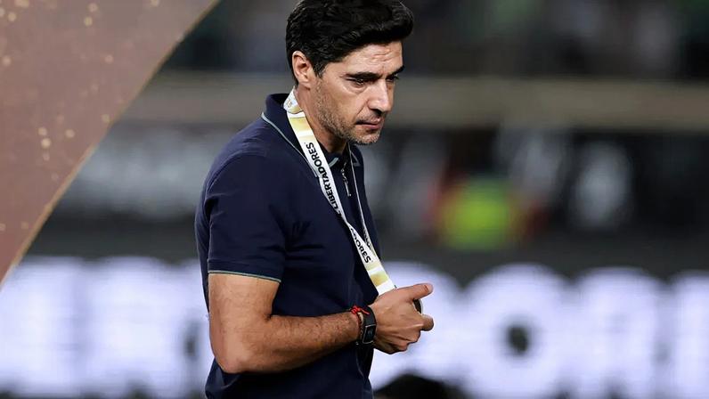 Abel põe cargo à disposição no Palmeiras após ano em branco