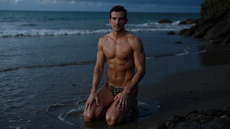 Dua Lipa e Callum Turner em praia do México — Foto: Reprodução/Instagram