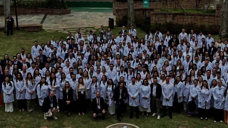 Ministério da Saúde supera meta com 577 médicos especialistas