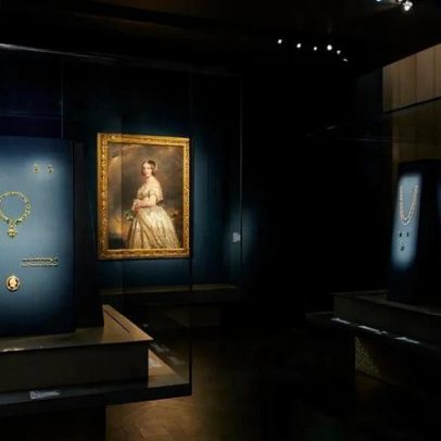 Exposição em Paris exibe joias excepcionais; tesouros do Louvre ausentes