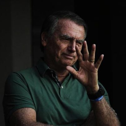 Bolsonaro faz fisioterapia e prevenção de trombose após cirurgia