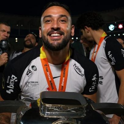 Corinthians fecha contratação definitiva de Maycon