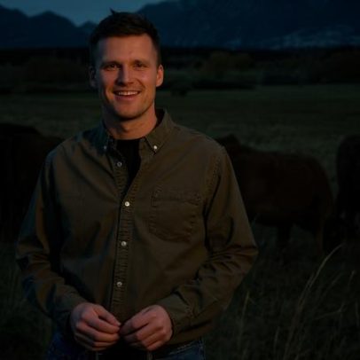 Neozelandês de 31 anos usa coleiras inteligentes para vacas