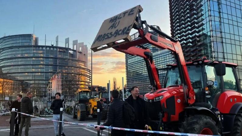 Agricultores protestam em Estrasburgo, na França 17/12/2025