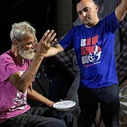 Grupo distribui mais de 100 marmitas para moradores de rua