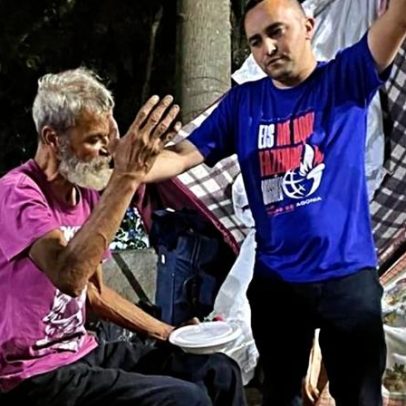 Grupo distribuiu mais de 100 marmitas a moradores de rua