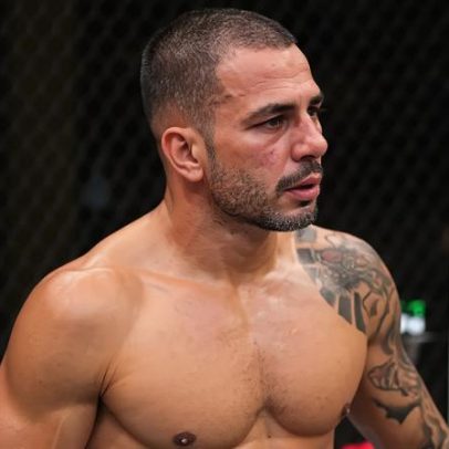 Alexandre Pantoja quebra o braço e perde cinturão no UFC