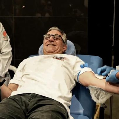 Padilha doa sangue e marca início da vacinação contra o vírus sincicial