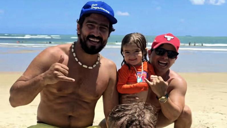 Thaila Ayala mostra dia de piscina e praia com Renato Góes e filhos, e explica ventilador na área da piscina — Foto: Reprodução/Instagram