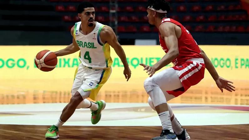 O armador Alexey, durante partida contra o Chile (Foto: Divulgação/ FIBA)