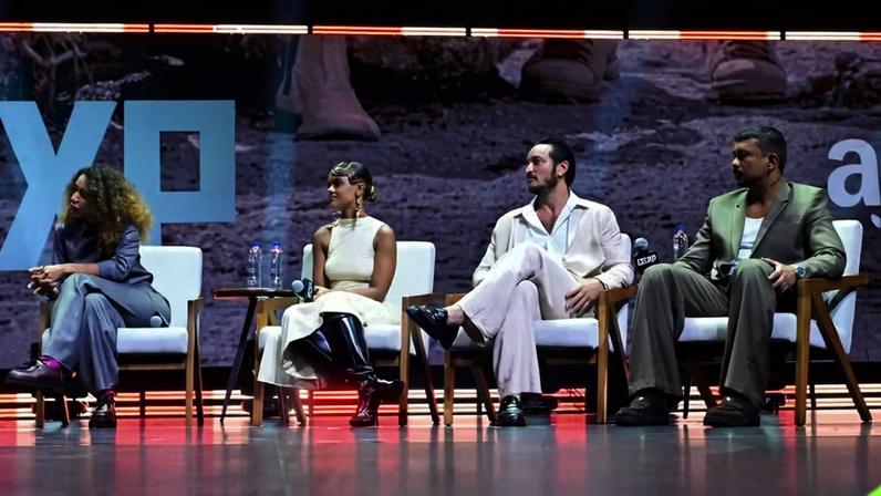 Allan Souza Lima, Alice Carvalho, Xamã e Thainá Duarte se reúnem em painel de “Cangaço Novo” na CCXP — Foto: Leo Franco/Agnews