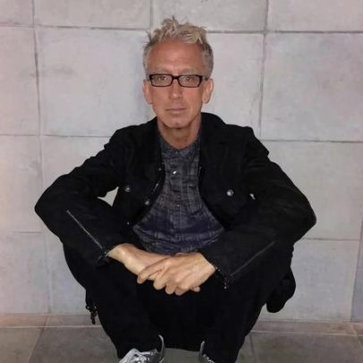 Andy Dick gera apreensão por possível overdose após ser encontrado inconsciente