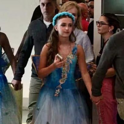 Angélica e Luciano Huck acompanham apresentação de balé da filha Eva