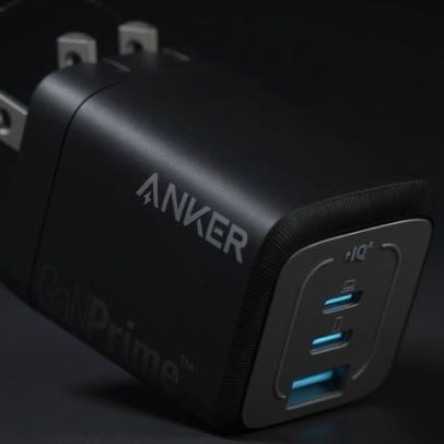 Carregador USB-C 67W com 3 portas sai por baixo preço; Amazon em queda recorde