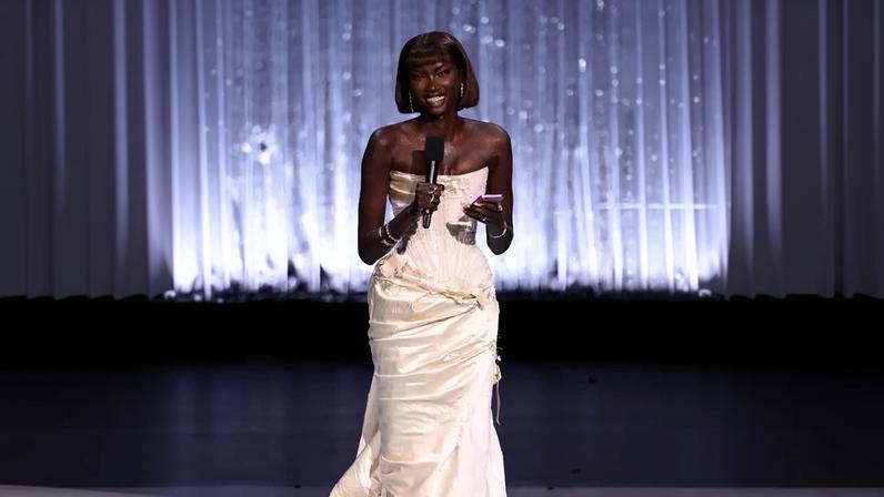 Anok Yai, 28, diagnosticada com deficiência congênita que afeta os pulmões