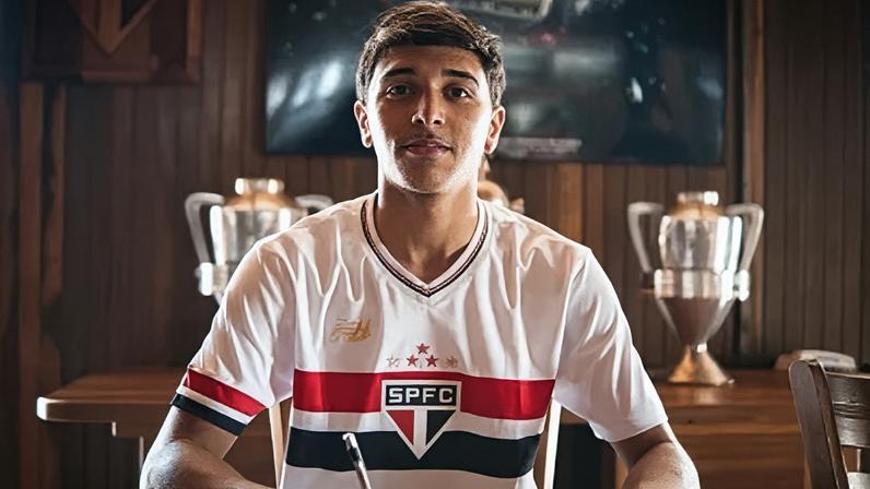 São Paulo apresenta Anthonny após disputa com Flamengo