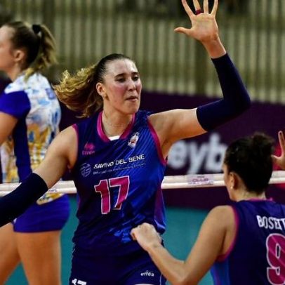 Antropova recebe presentes ao deixar a quadra e projeta duelo com brasileiras