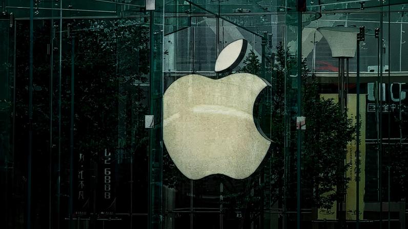 Apple anuncia saída de diretor de IA enquanto acelera setor de IA
