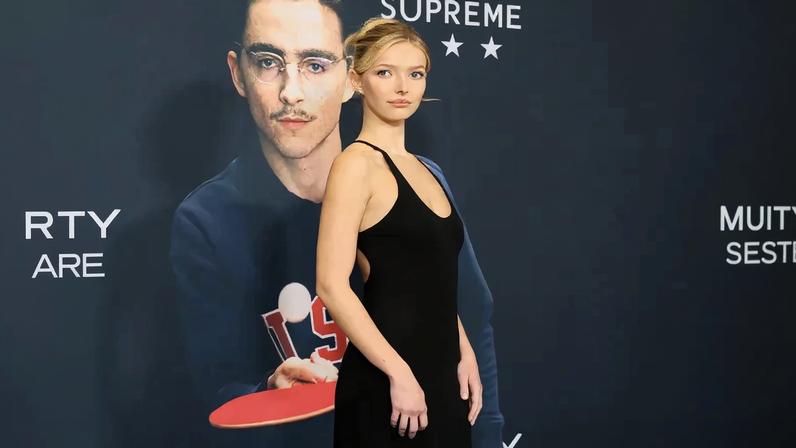 Apple Martin wore mom Gwyneth Paltrow’s vintage Calvin Klein dress to the NYC premiere of “Marty Supreme.”